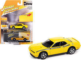 Johnny Lightning 2010 Dodge Challenger R/T