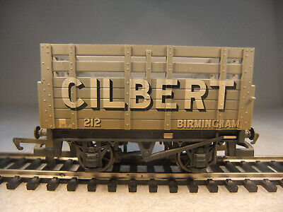Hornby OO Gauge Gilbert Carriage
